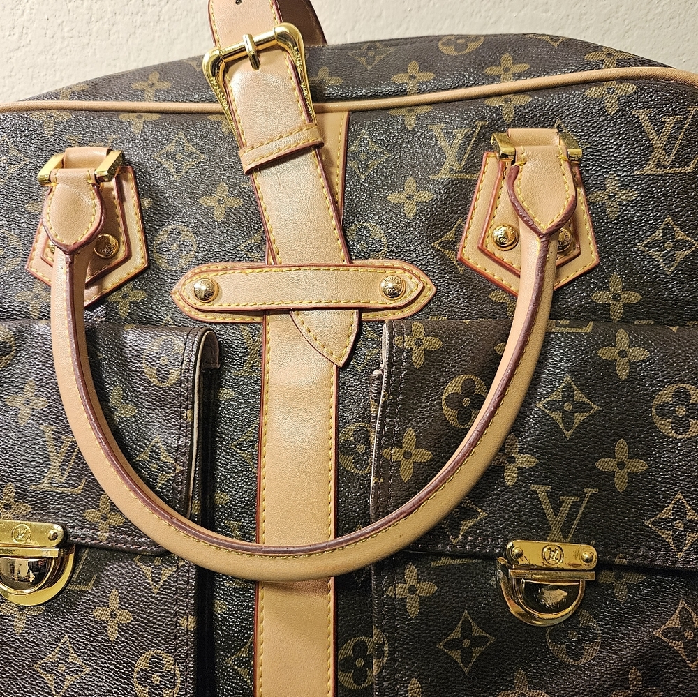Louis Vuitton Manhattan Cloth Handbag - Picture 2 of 10